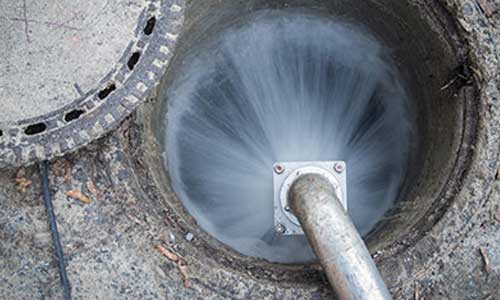 Equipo especializado de desatascos camión cuba Cambrils